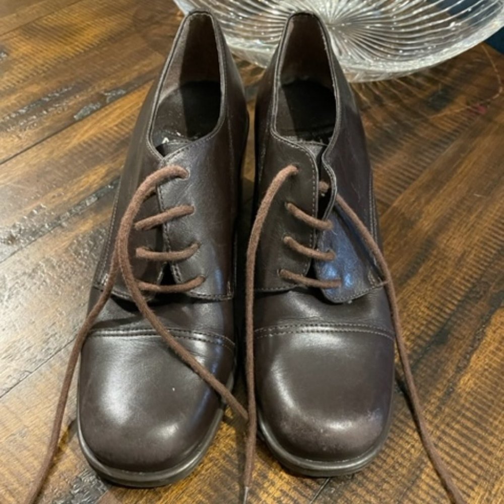 Nine West brown lace up bootie size 6M